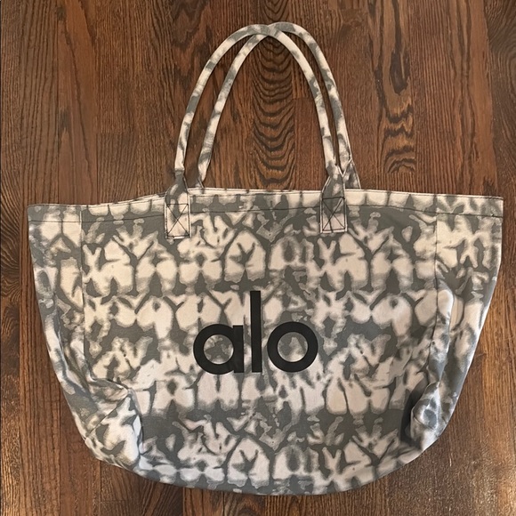 COPY - ALO Yoga Gray Tote Bag - Picture 7 of 11